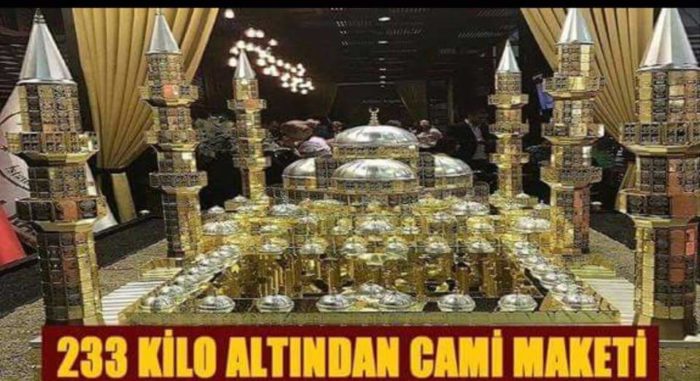 233 kilo altından yapılan cami maketine tepki