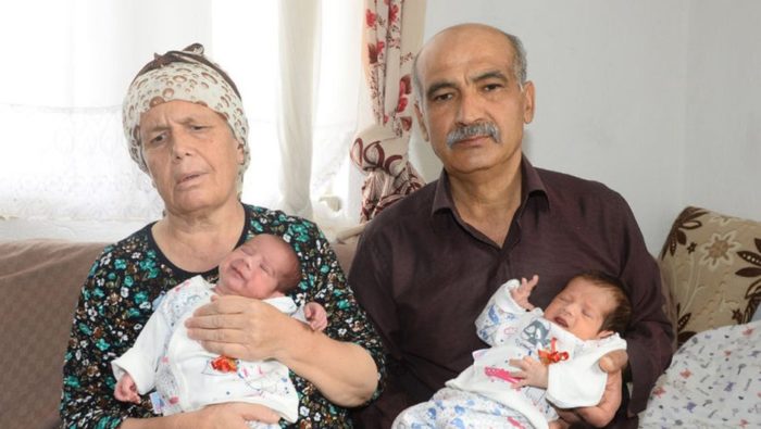 Uşak’ta 55 yaşında ikiz bebekleri olan çift