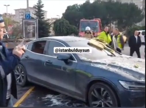 Beşiktaş dükkana çarpan Volvo