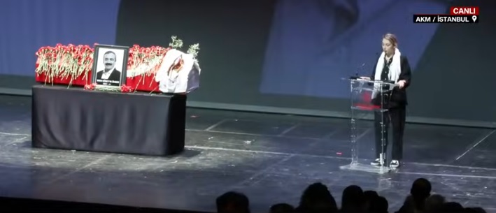 Ceren Önder babası Sırrı Süreyya Önder’e Yazdığı Mektubu Törende Okudu