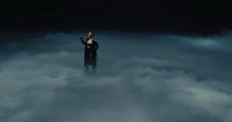 Selena Gomez in the dark sözleri Türkçe Çeviri